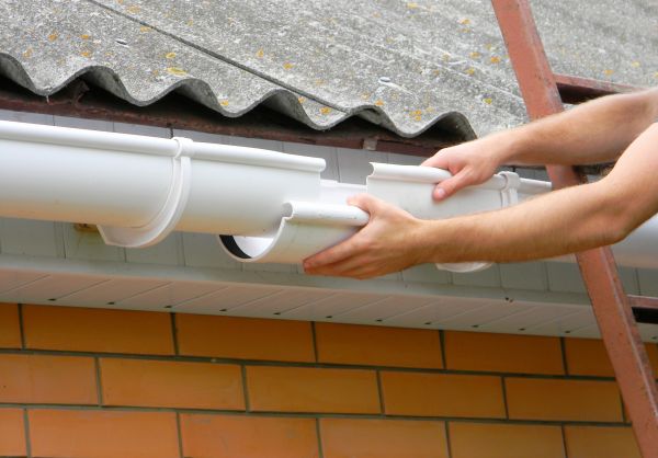 Gutter Hanging in Pickens